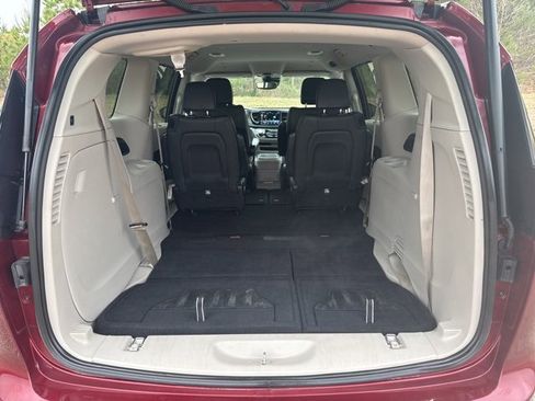 Used 2021 Chrysler Pacifica Touring-L image 11