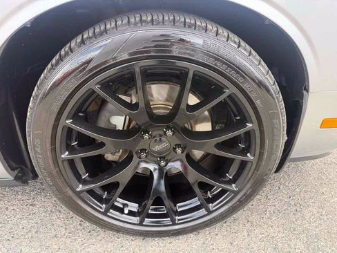Used 2014 Dodge Challenger SXT RWD image 7