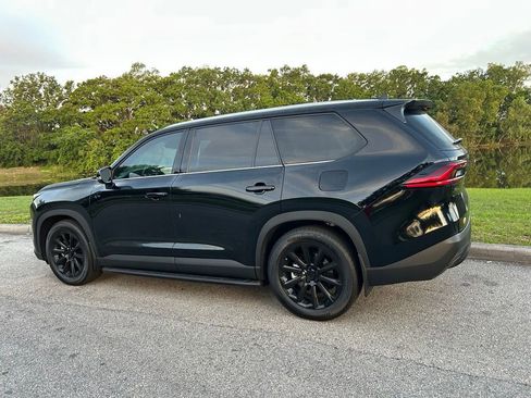 Used 2025 Toyota Grand Highlander FWD image 3