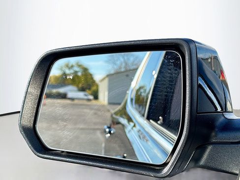 Used 2023 GMC Acadia SLE w/ Driver Convenience Package image 27