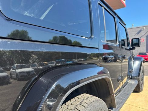 Used 2021 Jeep Wrangler Unlimited Sahara AWD/4WD image 6