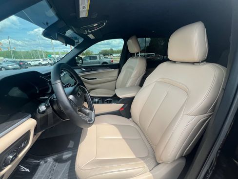 Used 2025 Jeep Grand Cherokee L Limited image 15