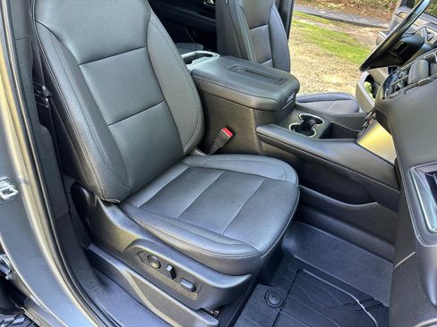 Used 2022 Chevrolet Suburban Z71 w/ Luxury Package AWD/4WD image 34