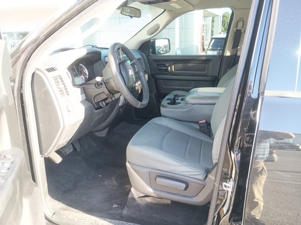 Used 2017 RAM 1500 Express w/ Black Ram 1500 Express Group AWD/4WD image 10