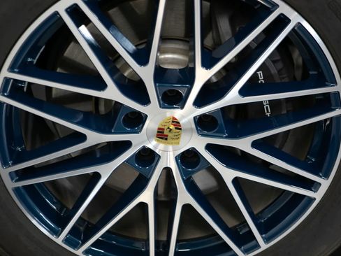 Certified 2024 Porsche Cayenne Coupe AWD/4WD image 11