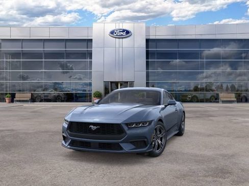 Used 2025 Ford Mustang Coupe RWD image 2