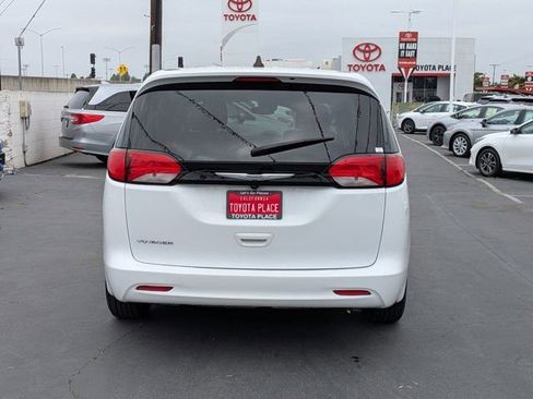 Used 2023 Chrysler Voyager LX FWD image 10