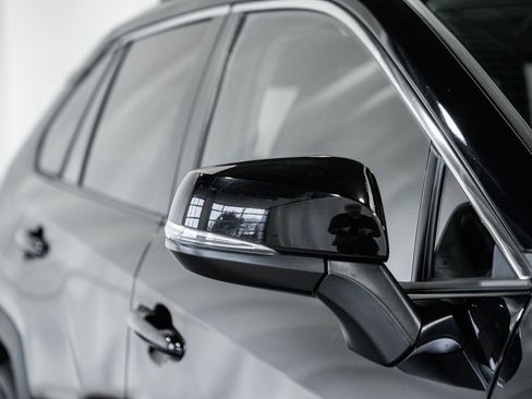 Used 2020 Toyota RAV4 XLE Premium image 15