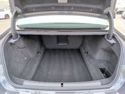 Used 2025 BMW 750e xDrive image 32