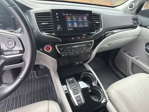 Used 2021 Honda Pilot Touring image 26