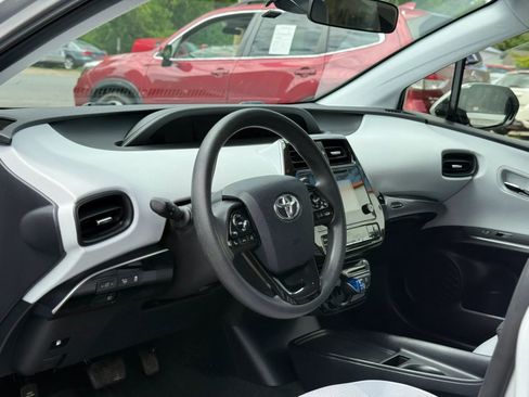 Used 2019 Toyota Prius LE FWD image 11