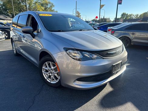 Used 2021 Chrysler Voyager LX FWD image 1