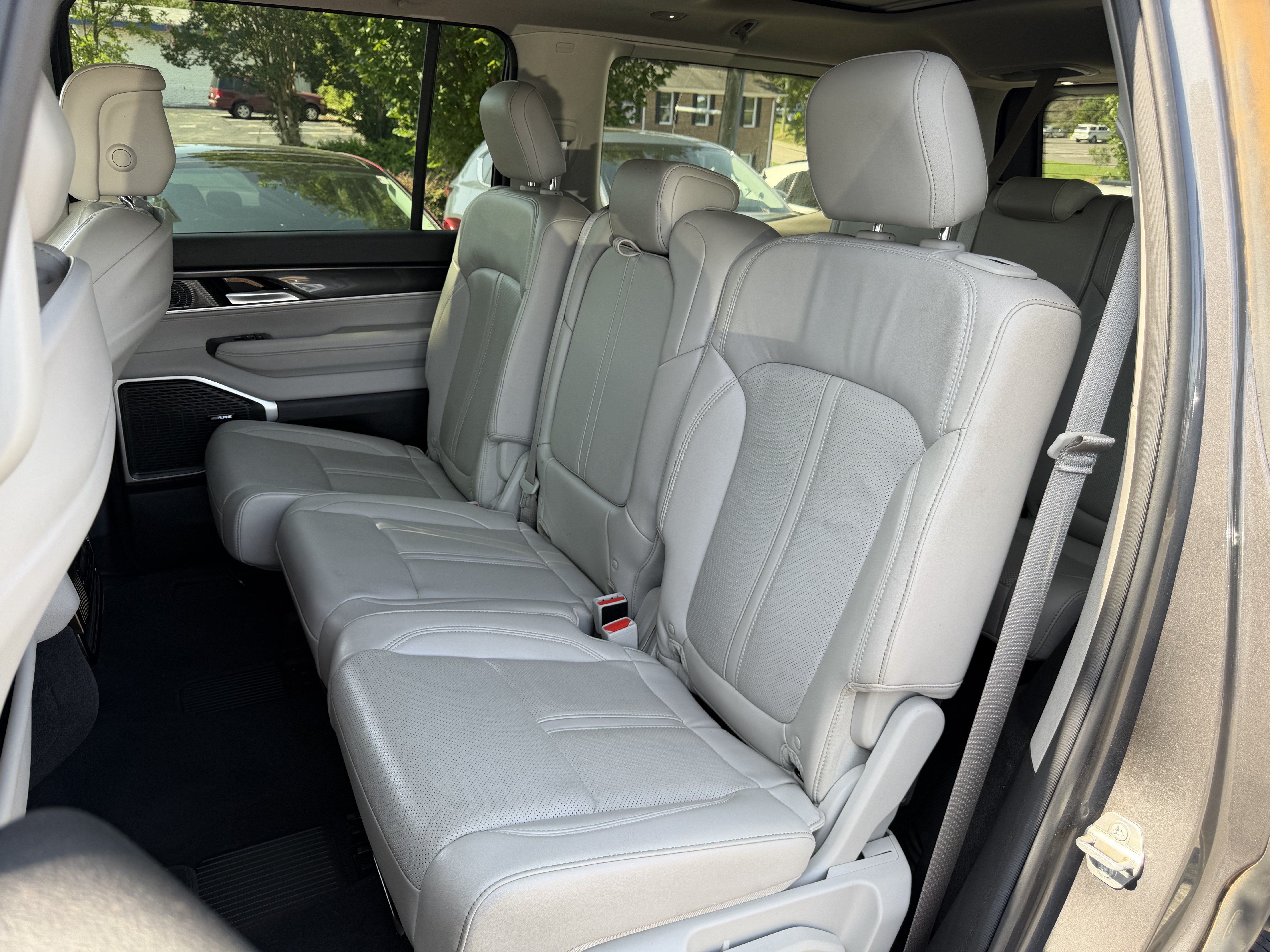 Used 2023 Jeep Wagoneer 2WD w/ Premium Group I image 33