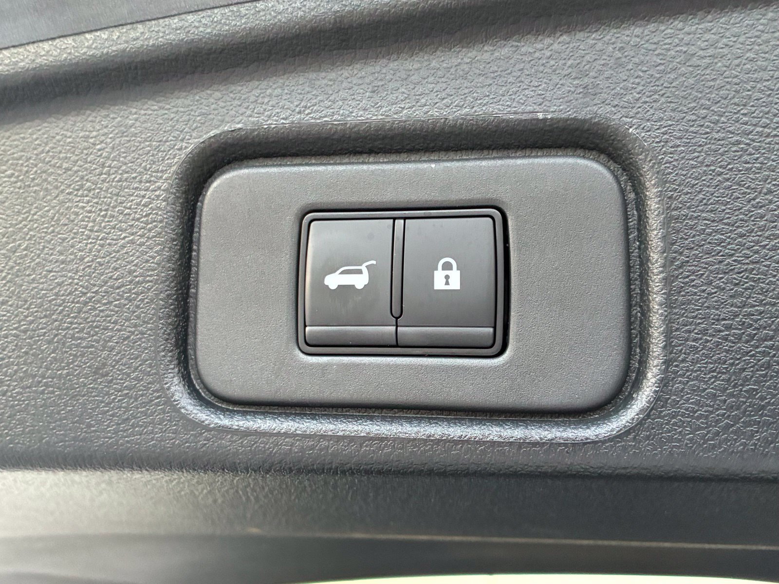 Used 2026 Nissan Pathfinder SV FWD image 18