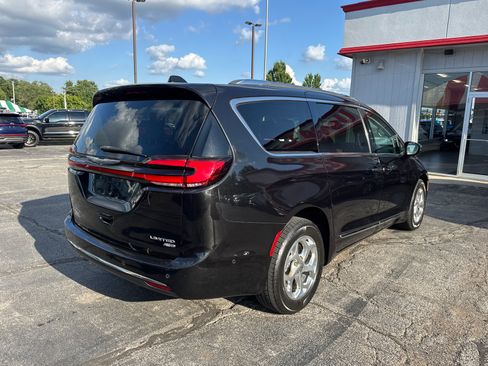 Used 2021 Chrysler Pacifica Limited w/ Premium & Safety Sphere Group AWD/4WD image 5
