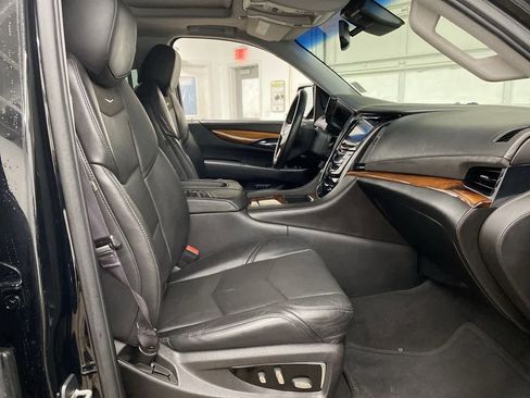 Used 2015 Cadillac Escalade Luxury image 18