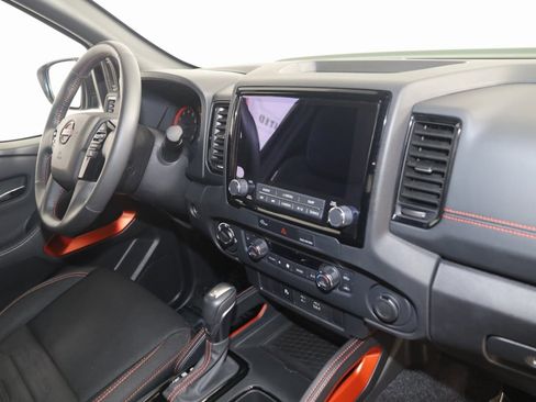 Used 2024 Nissan Frontier PRO-4X w/ Technology Package image 40