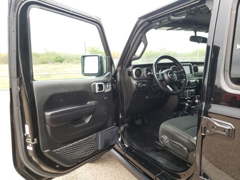 Used 2021 Jeep Gladiator Sport image 13