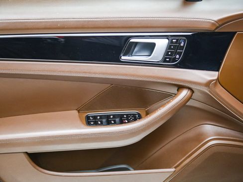 Used 2020 Porsche Panamera 4 E-Hybrid AWD/4WD image 27