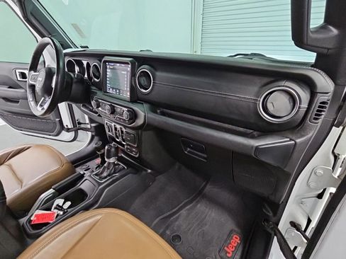 Used 2022 Jeep Wrangler Unlimited Sahara w/ Cold Weather Group AWD/4WD image 43