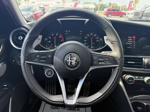 Used 2017 Alfa Romeo Giulia Ti w/ TI 19" Sport Package RWD image 7