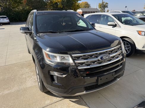 Used 2018 Ford Explorer XLT w/ Equipment Group 201A image 4