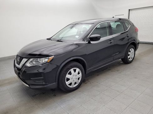 Used 2019 Nissan Rogue S image 2