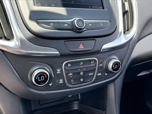 Used 2020 Chevrolet Equinox LT FWD image 23