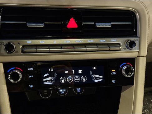 Used 2026 Genesis G70 2.5T image 16