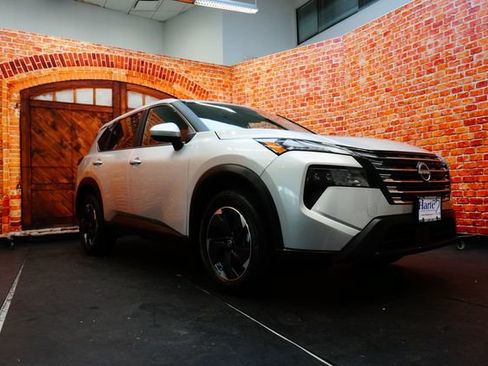 Certified 2025 Nissan Rogue SV AWD/4WD image 3