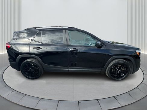 Used 2022 GMC Terrain SLE w/ Elevation Edition image 4