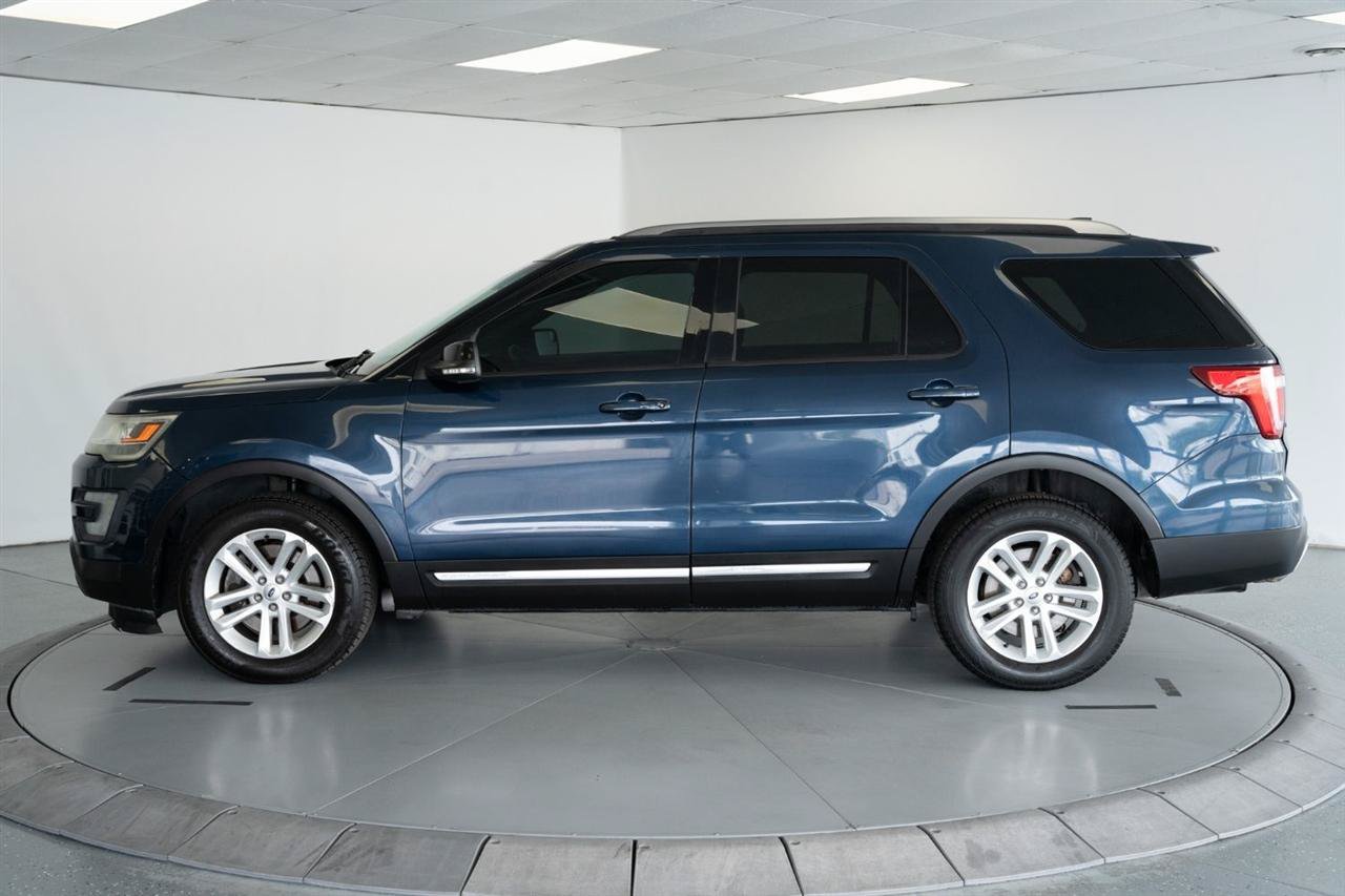 Used 2016 Ford Explorer XLT w/ Equipment Group 201A FWD image 4