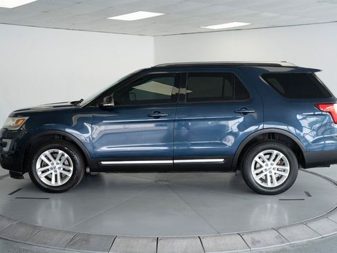 Used 2016 Ford Explorer XLT w/ Equipment Group 201A FWD image 4