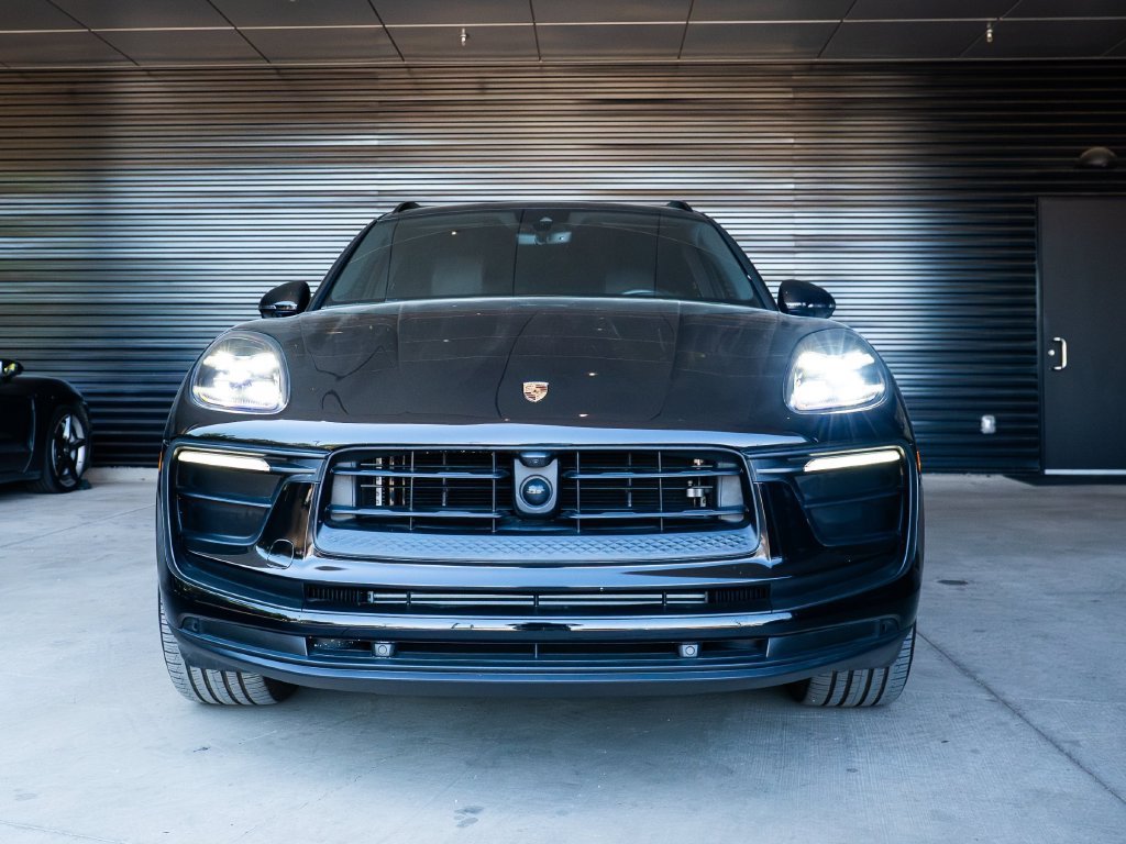 Certified 2024 Porsche Macan AWD/4WD image 10