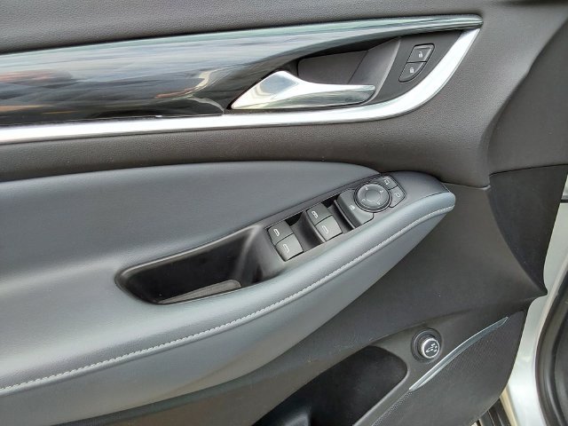 Used 2018 Buick Enclave Essence FWD image 17