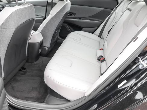 Certified 2025 Hyundai Elantra Limited FWD image 32