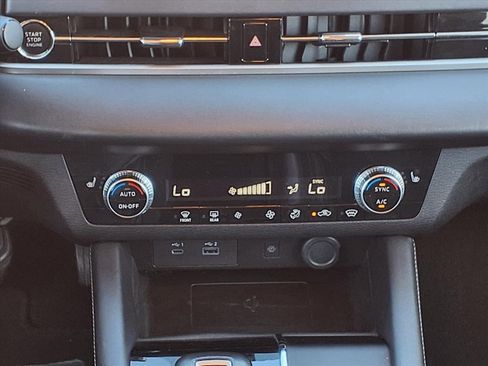 Used 2024 Mitsubishi Outlander SE image 15