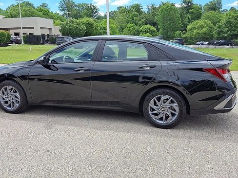 Used 2024 Hyundai Elantra SEL FWD image 6
