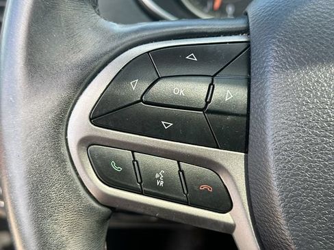 Used 2019 Jeep Cherokee Overland w/ Technology Group AWD/4WD image 43