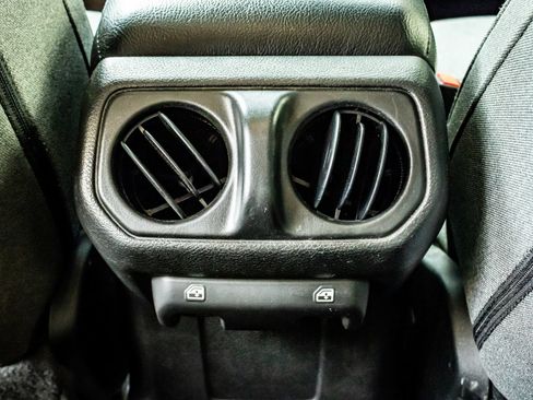 Used 2024 Jeep Wrangler Unlimited AWD/4WD image 14