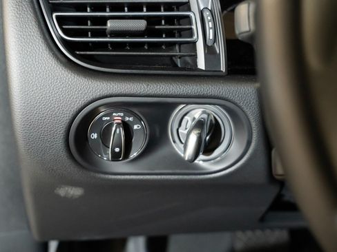Certified 2026 Porsche Macan AWD/4WD image 28