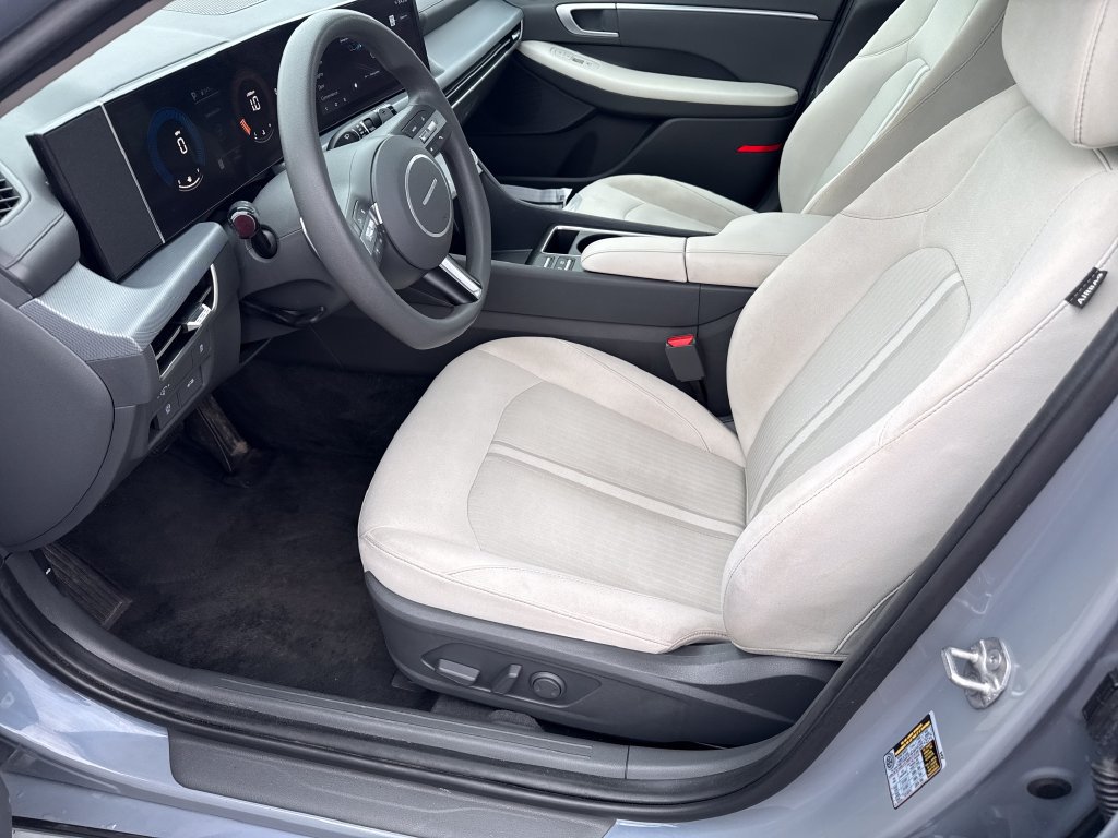 Used 2025 Hyundai Sonata SEL FWD image 17