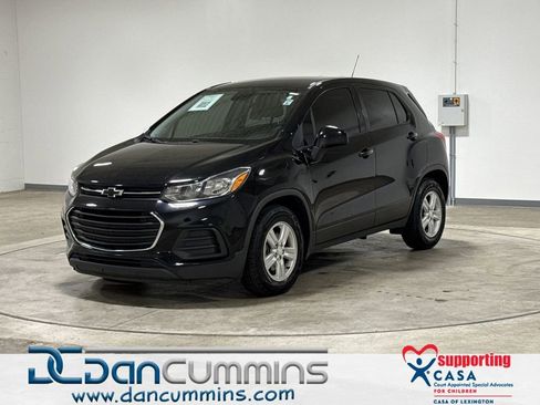 Used 2020 Chevrolet Trax LS FWD image 1