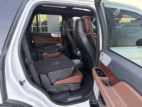 Used 2023 Lincoln Navigator Reserve image 32