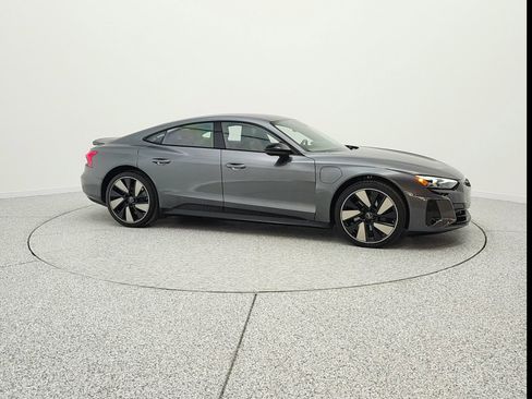 Used 2023 Audi e-tron GT Prestige image 4