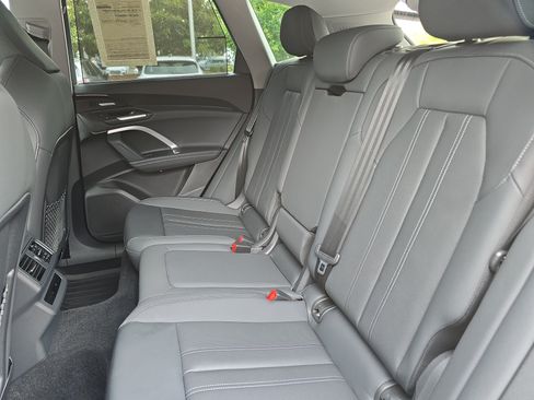 Used 2025 Audi Q5 Premium Plus w/ Premium Plus AWD/4WD image 14