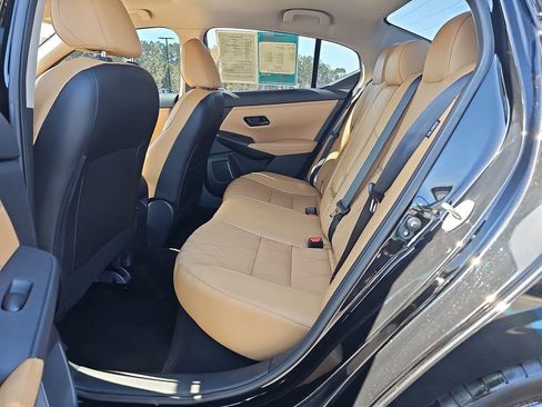 Used 2024 Nissan Sentra SV w/ SV Premium Package image 18