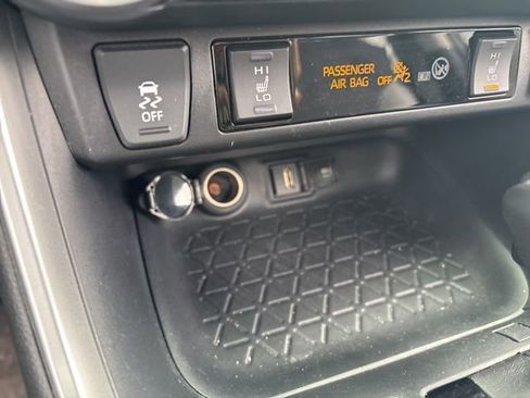 Used 2021 Toyota RAV4 XLE w/ Convenience Package image 30