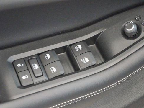 New 2025 Jeep Grand Cherokee Limited w/ Black Appearance Package image 13