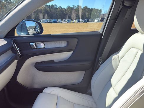 Used 2023 Volvo XC40 B5 Plus w/ Protection Package Premier image 20